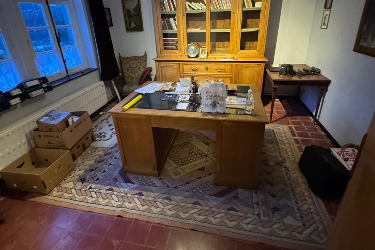 Avant chantier de debarras maison a Savigny-le-Temple